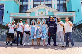 Бойцы ММА из Казахстана прибыли в Омск для турнира SFC 14
